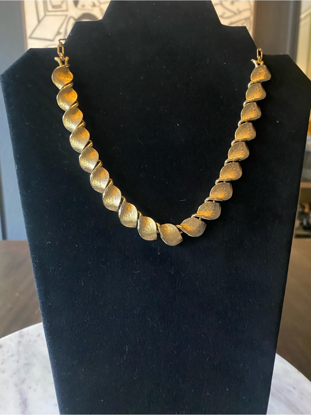 Vintage Elegant Gold-Tone Textured Link Necklace - Women Jewelry